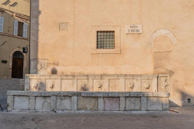 Bed and Breakfast Domus Fonte Dei Leoni Ассизи Экстерьер фото